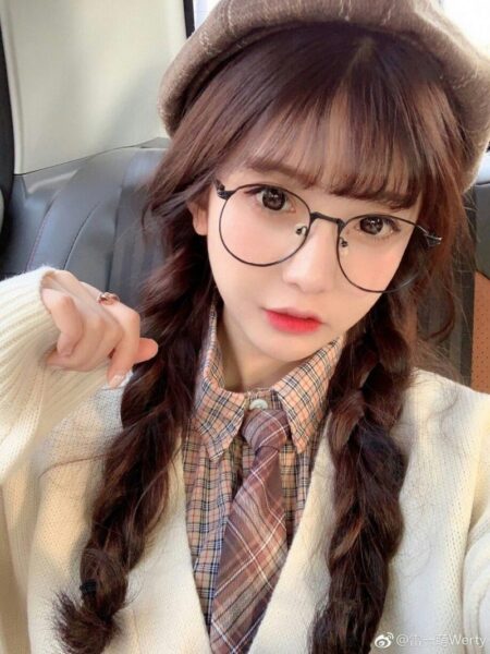 BST Hình ảnh gái đẹp tóc dài đeo kính Siêu Cute Dễ Thương