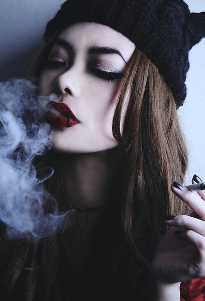 Ảnh gái hút thuốc tuyệt vời nhất